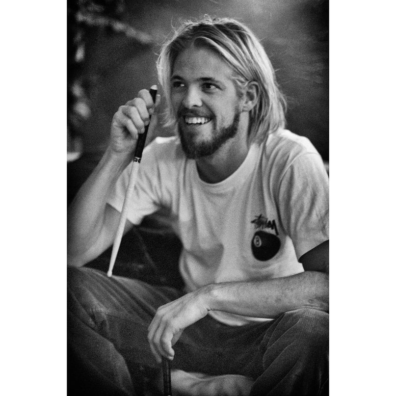 Taylor Hawkins - backstage - Scarlet Page - shop